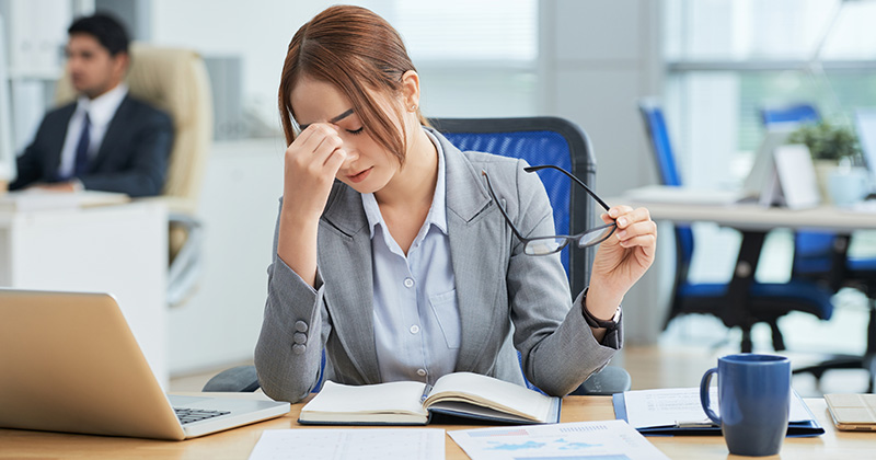 Trabalho em excesso eleva risco de derrame e doenças cardíacas